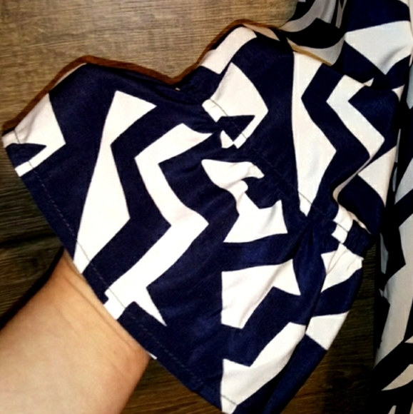 Madison Leigh Sheath Dress Size 12 Bell Sleeve NWT - Picture 5 of 9